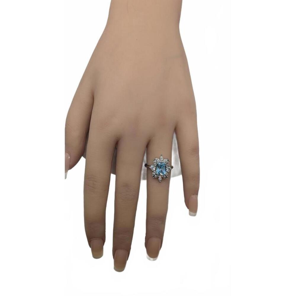 Stunning Blue Topaz and Diamond Ring - Picture 7 of 7
